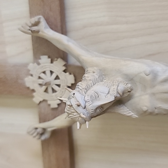 Wooden Handmade Sculpture Carved Jesus on the Cross 20 1/2" - Picture 2 of 6